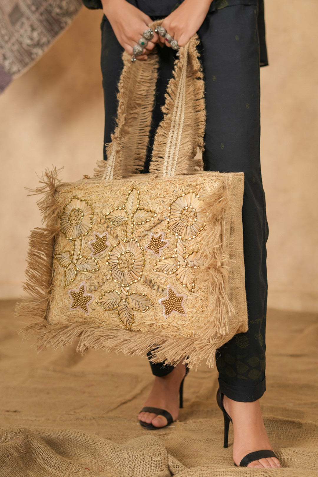 Hand work outlet bag